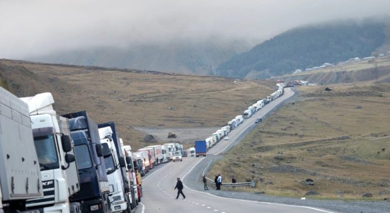 Ռուսաստանի հետ առևտրաշրջանառության աճի հետևանքով բեռնատարները կուտակվել են Վերին Լարսում